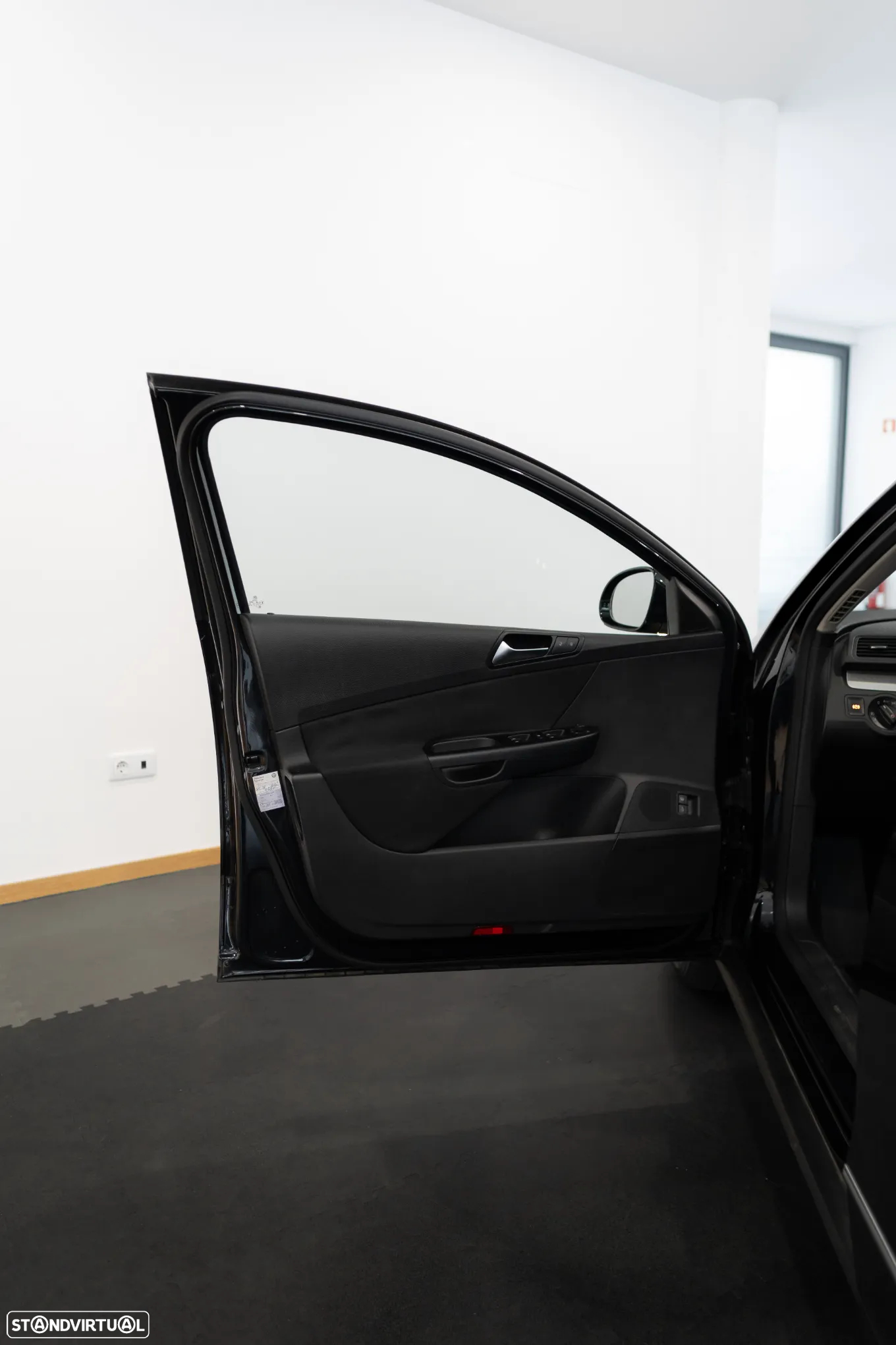 VW Passat 1.6 TDI BlueMotion - 17