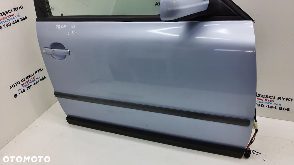 VW Passat B5 Kombi  Sedan  Drzwi Prawe  Przód LL5Y - 13