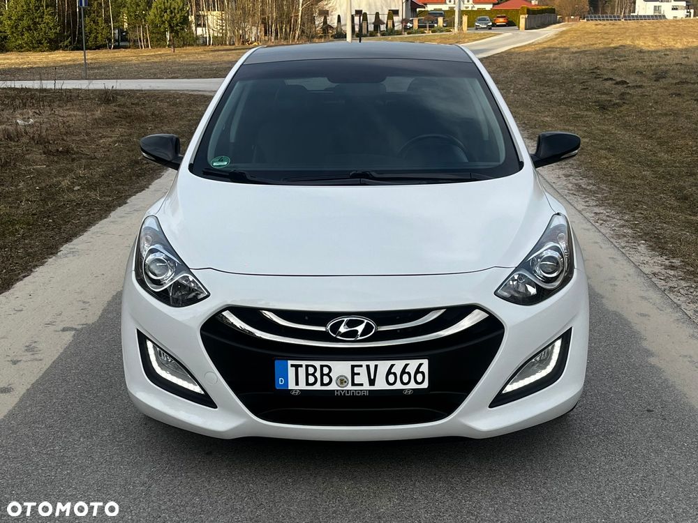 Hyundai i30 1.6 CRDi Fifa World Cup Edition - 10