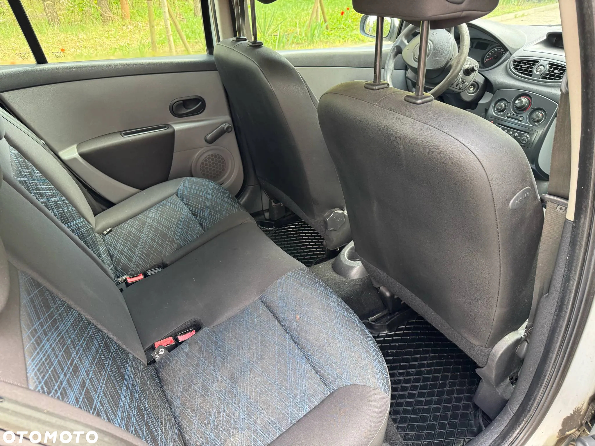 Renault Clio 1.2 16V Confort Privilege - 10