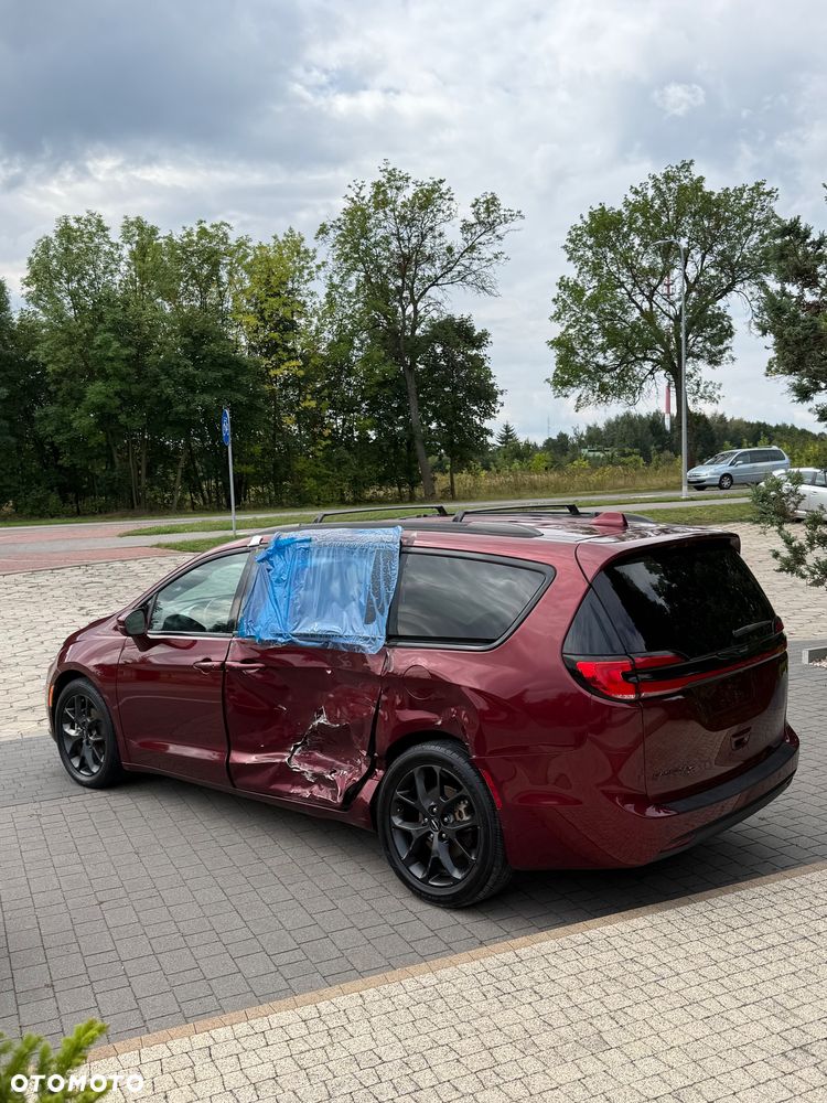 Chrysler Pacifica - 4
