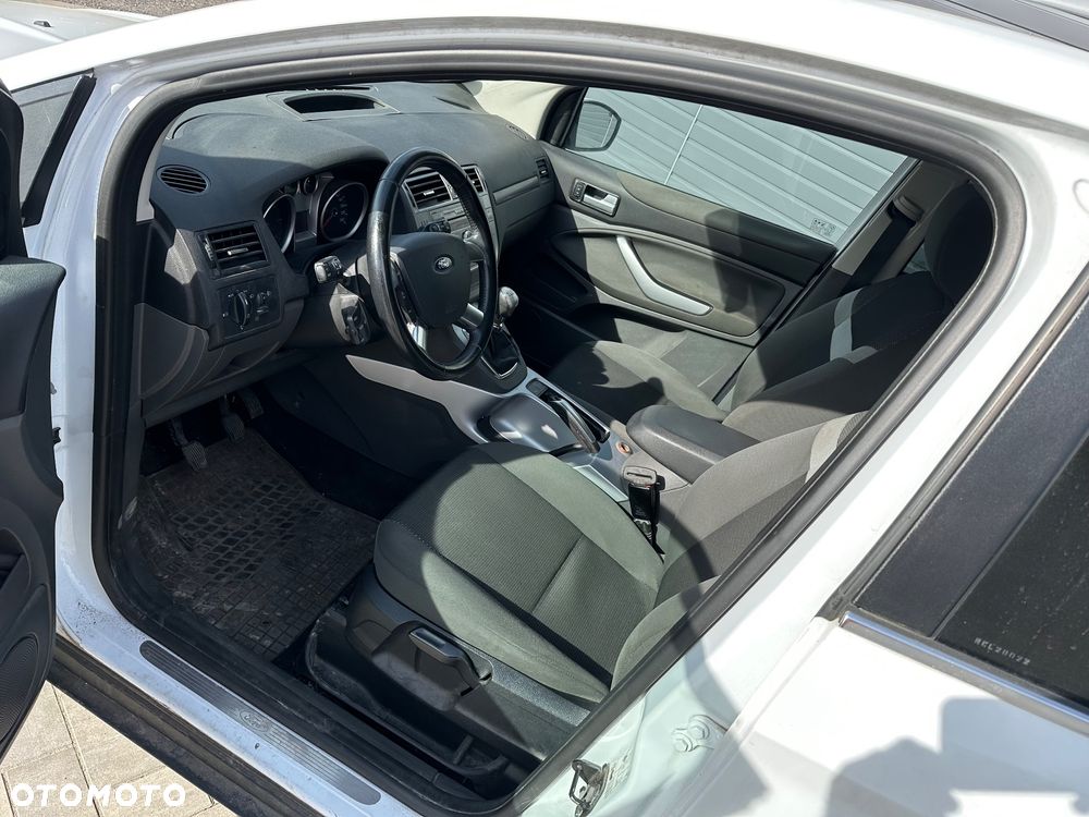 Ford Kuga 2.0 TDCi 2x4 Trend - 4