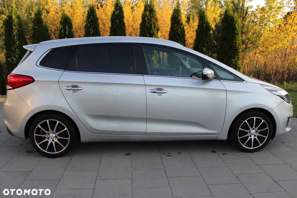 Kia Carens - 16