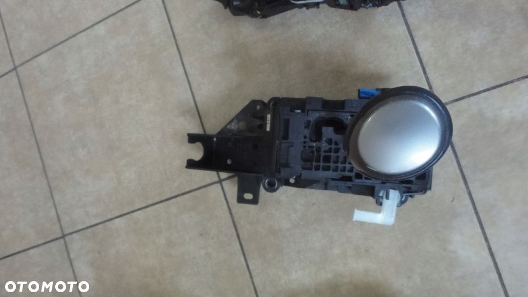 TOYOTA RAV4 LEWAREK GAŁKA ZMIANY BIEGÓW - 1