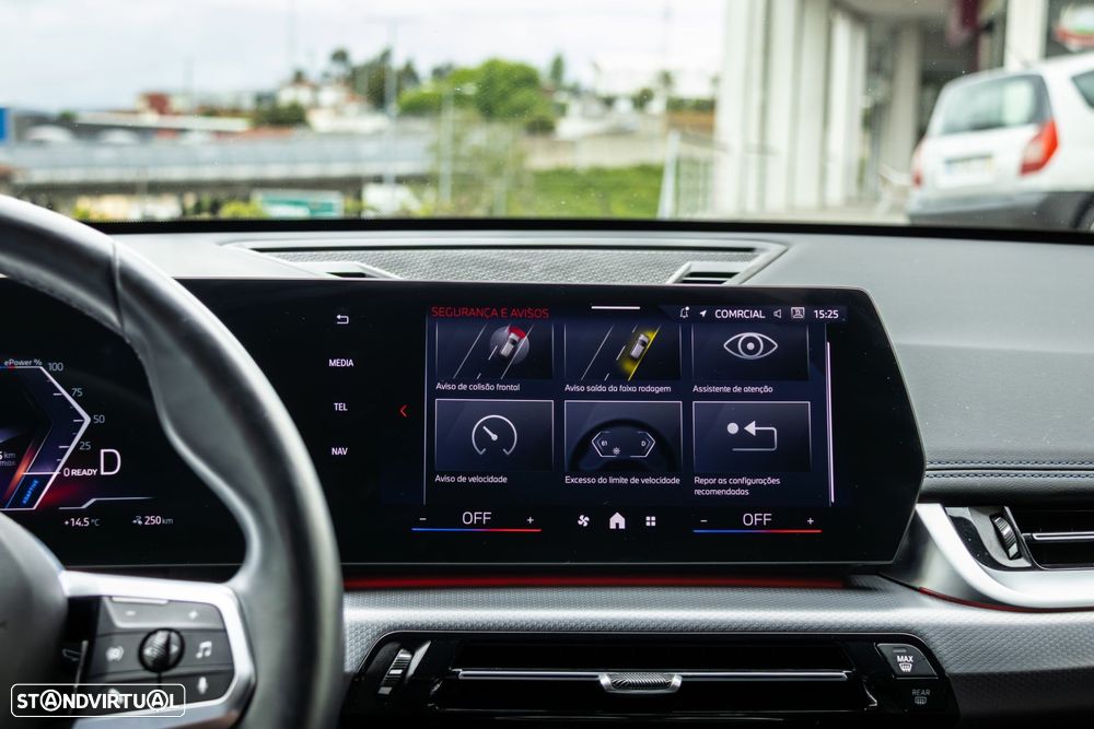 BMW iX1 eDrive20 Pack Desportivo M - 42