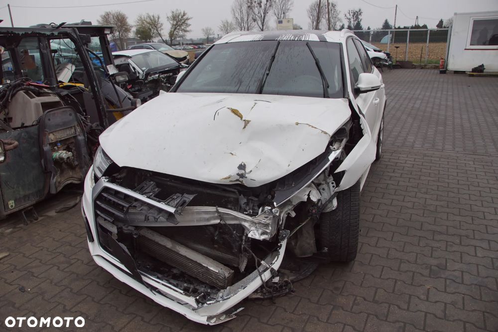 Auto na części - Audi Q3 I 8U Lift 2.0 TFSI 200 KM CCTA SGV LB9A 2017R Silnik Skrzynia Drzwi Klapa Błotnik Zderzak Lampa Lusterko Klamka Szyba Deska Kokpit Sterownik Moduł Czujnik Licznik Wyświetlacz Panel Kierownica - 9