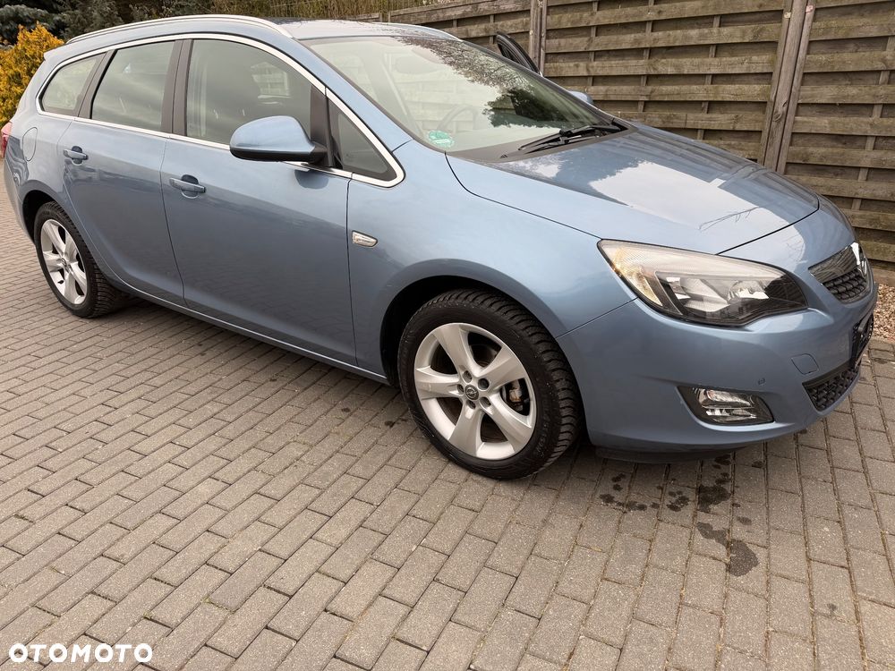 Opel Astra 1.6 Automatik Design Edition - 1