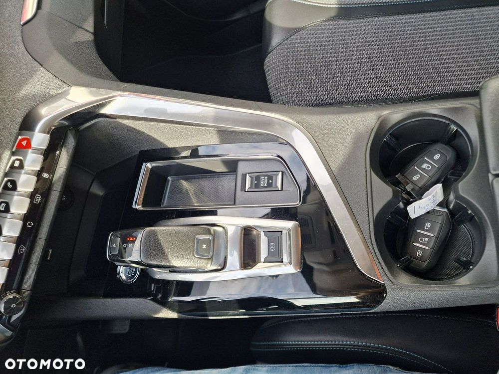 Peugeot 3008 1.6 PureTech Hybrid PHEV Allure S&S EAT8 - 32