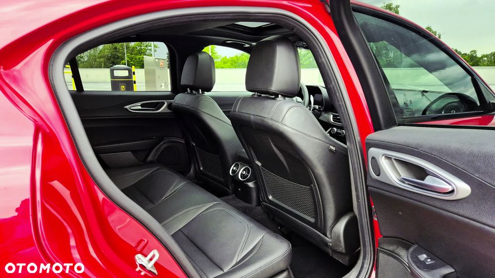 Alfa Romeo Giulia 2.0 Turbo Veloce Q4 - 17
