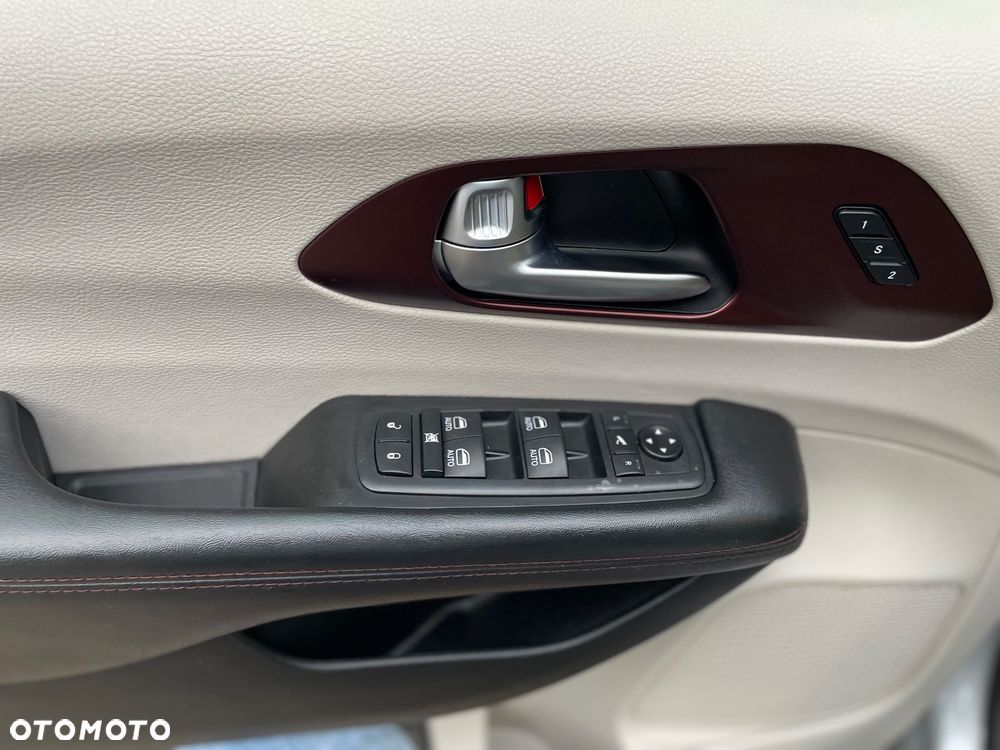 Chrysler Pacifica - 10