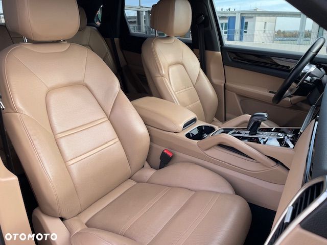 Porsche Cayenne - 21
