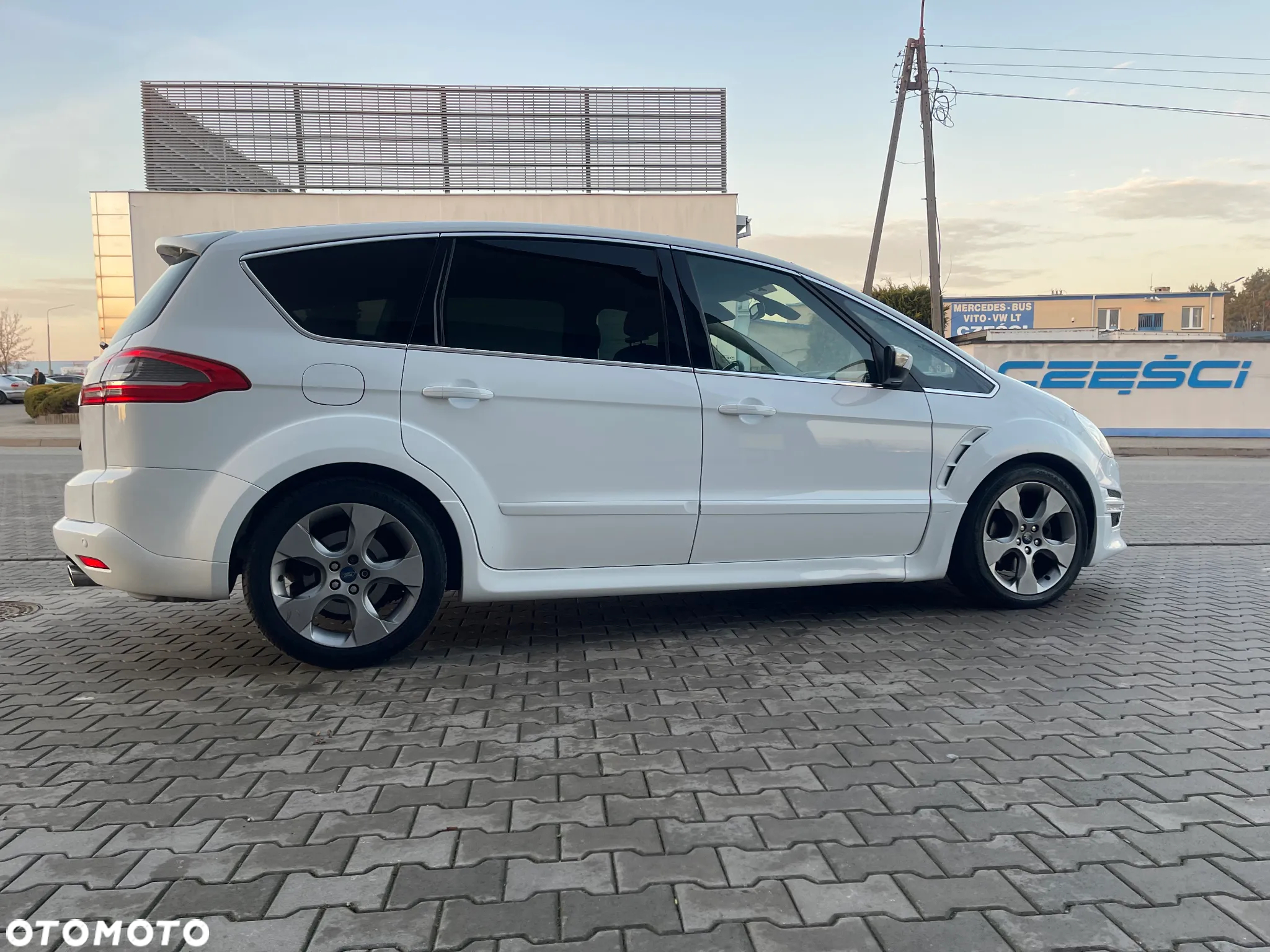 Ford S-Max - 14