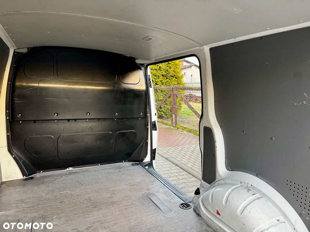 Volkswagen TRANSPORTER T6.1 - 24