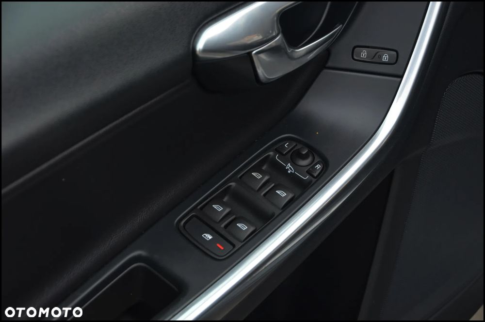 Volvo V60 D2 Drive-E R-Design Momentum - 35