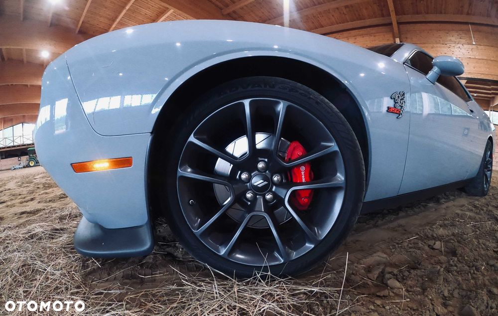 Dodge Challenger - 7