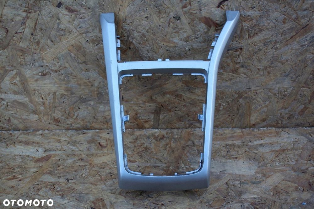 Ramka mieszka zamiany biegów OPEL ASTRA H 13116961 srebrna - 1