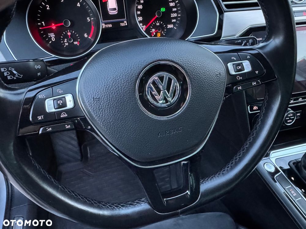 Volkswagen Passat - 29