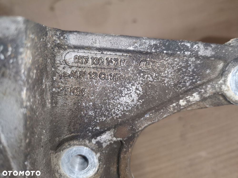 ŁAPA UCHWYT POMPY WTRYSKOWEJ AUDI A8 D3 057130147R - 3
