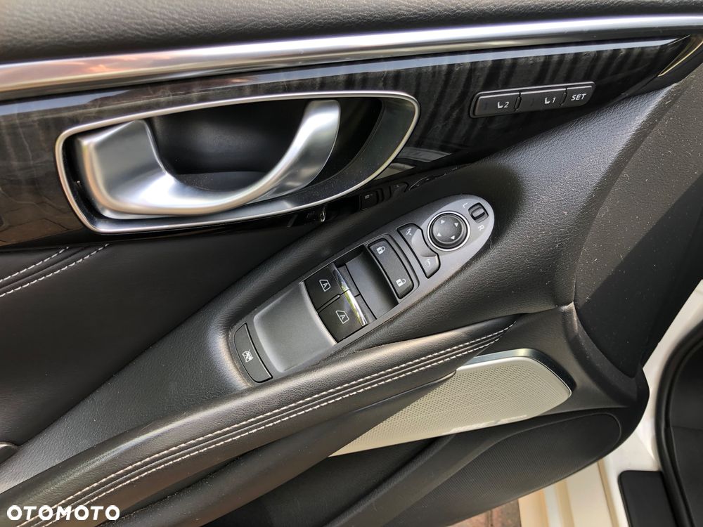 Infiniti Q60 2.0t Premium Tech - 14