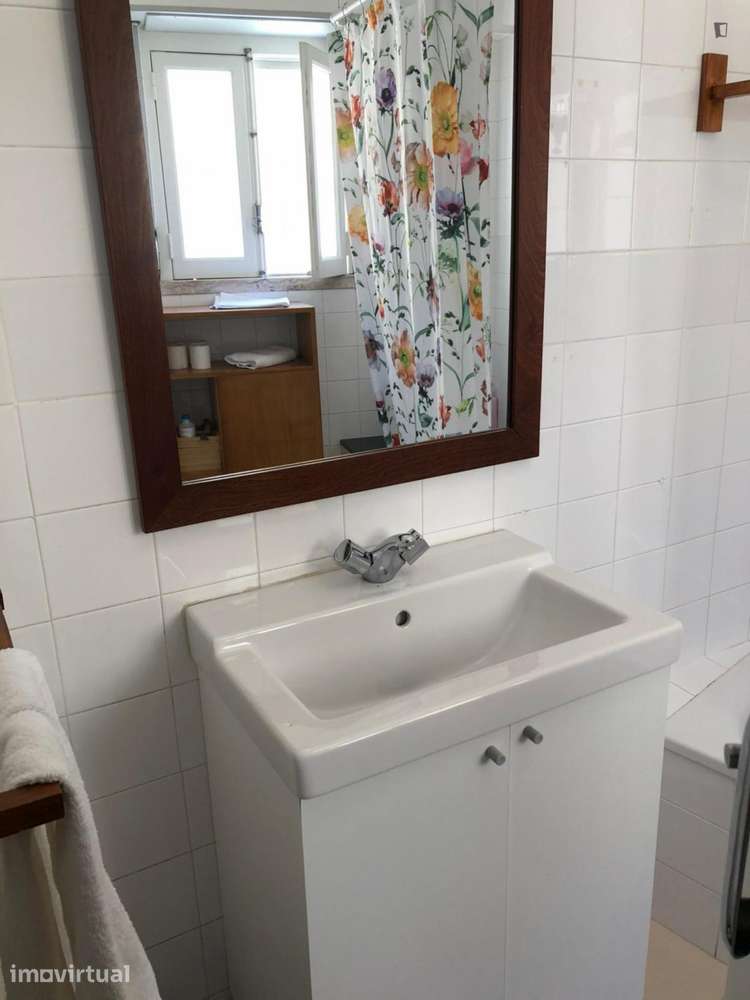 Quarto - localizado em Anjos Lisbon - Grande imagem: 2/25