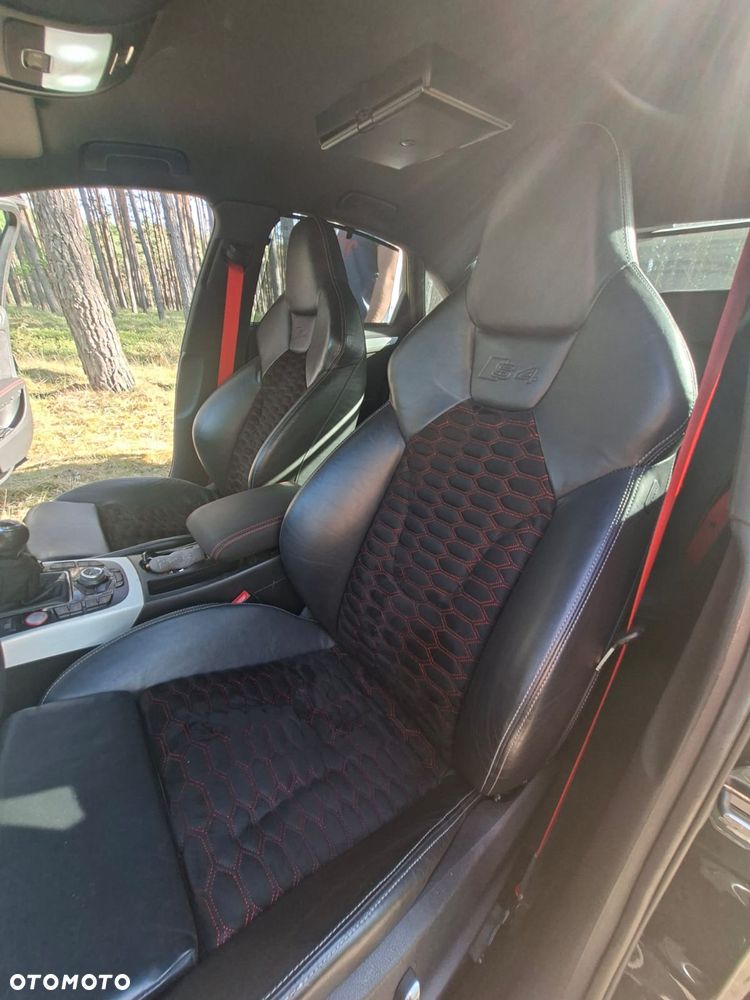 Audi A4 Limousine - 12