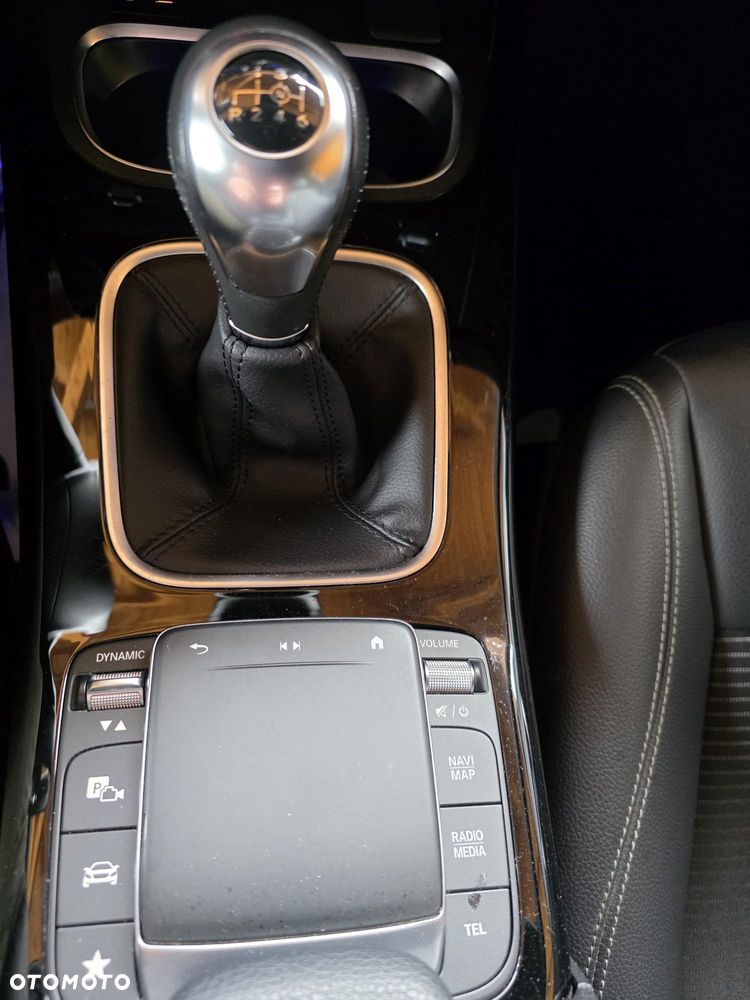 Mercedes-Benz CLA 180 Edition 2022 - 23