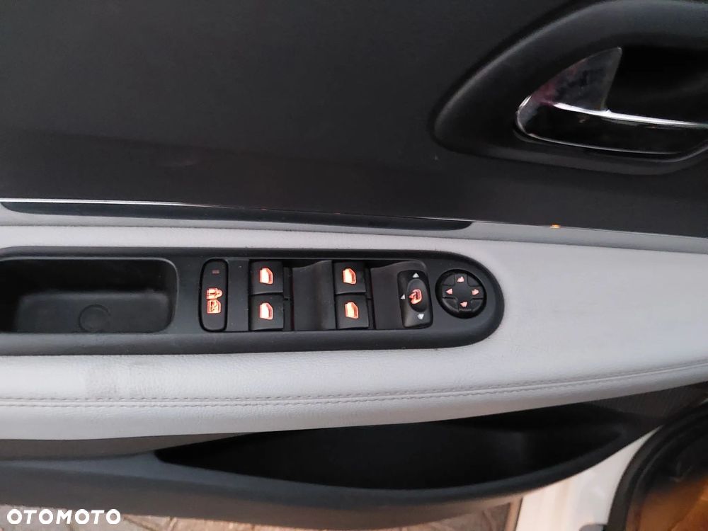 Peugeot 3008 - 11