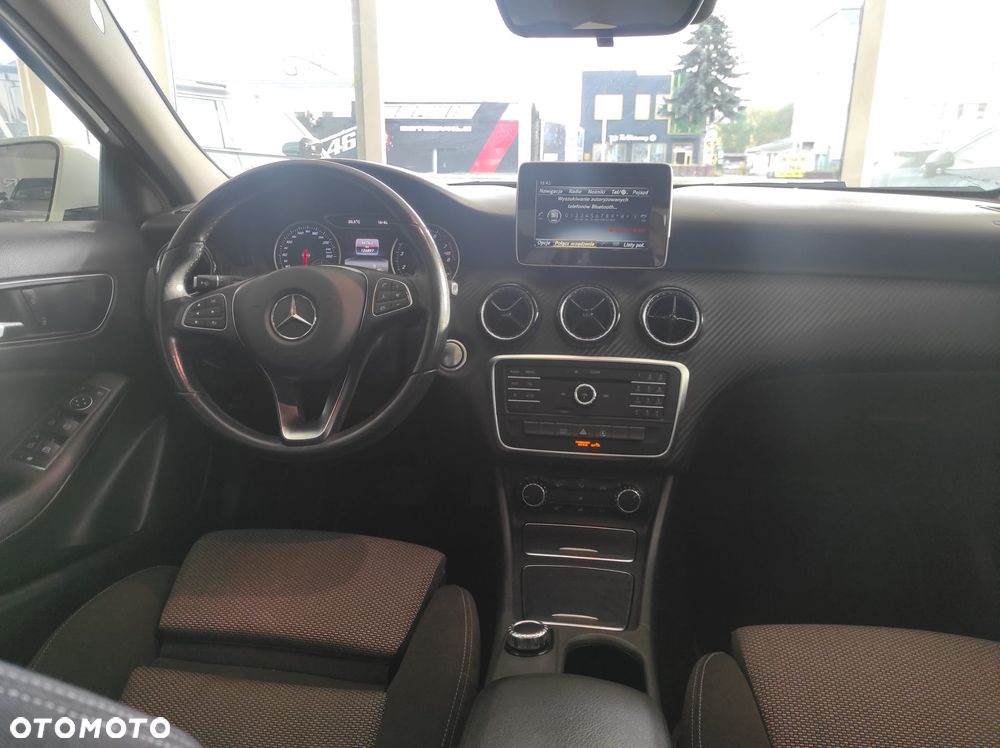 Mercedes-Benz GLA - 9