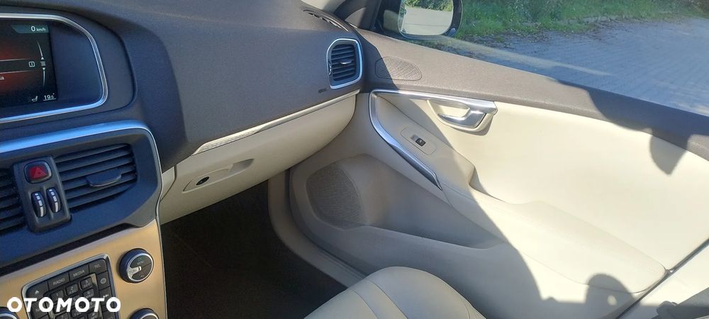 Volvo V40 Cross Country - 16