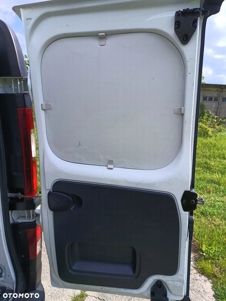 Renault Trafic L2H1 1.6 diesel 140kM 2014rok WEBASTO, CZUJNIKI PARKOWANIA, HAK, BAGAŻNIK DACHOWY, drzwi przesuwne z obu stron, stan BDB, BEZWPADKOWY! - 24