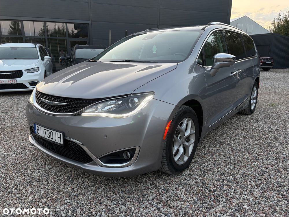 Chrysler Pacifica - 8