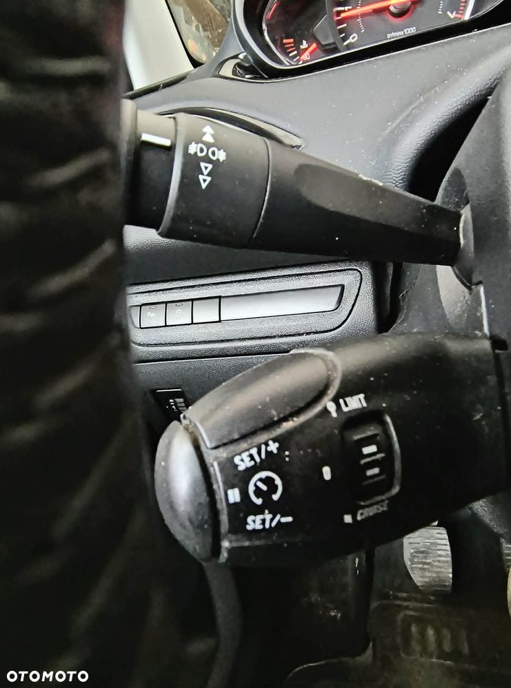 Peugeot 208 82 VTI Active - 8