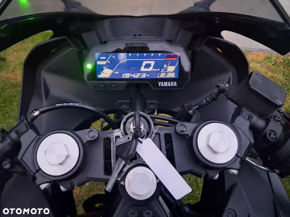 Yamaha YZF - 8