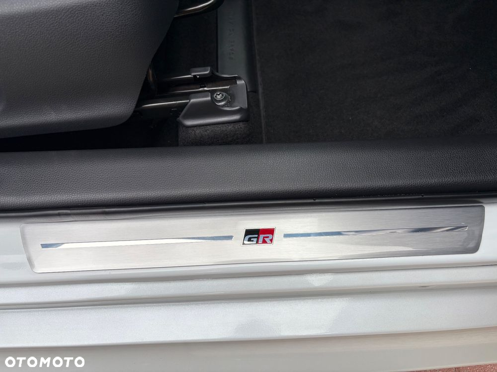 Toyota Yaris Hybrid 1.5 GR Sport - 27