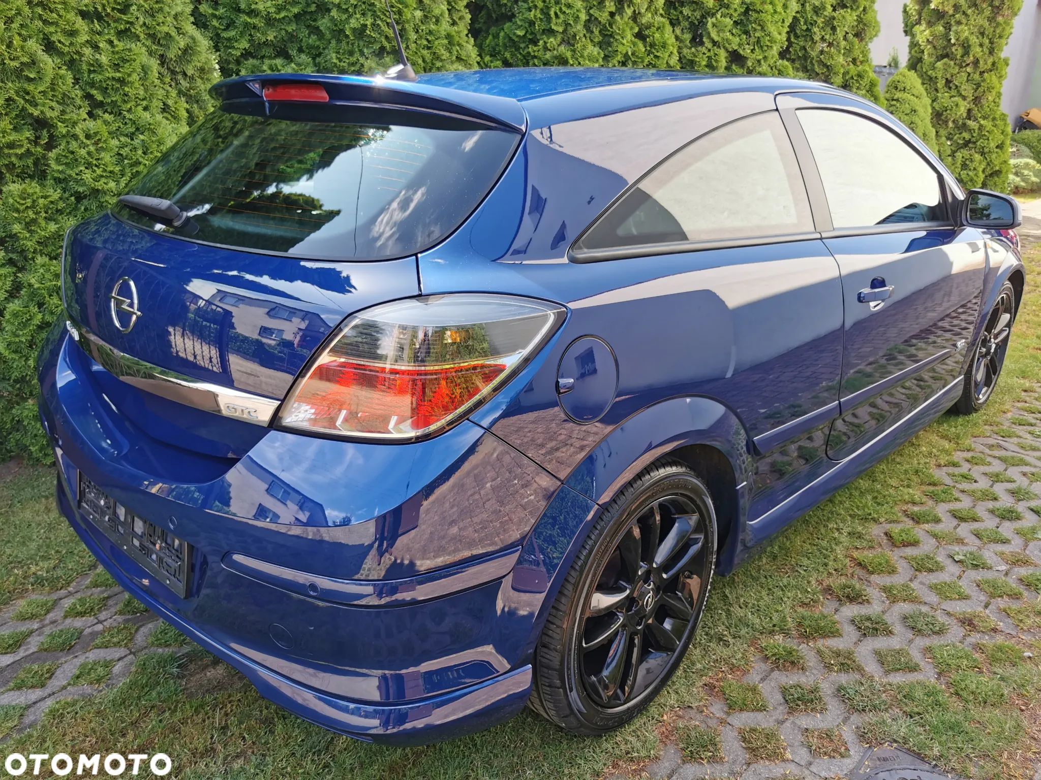 Opel Astra III GTC 1.4 Cosmo - 1