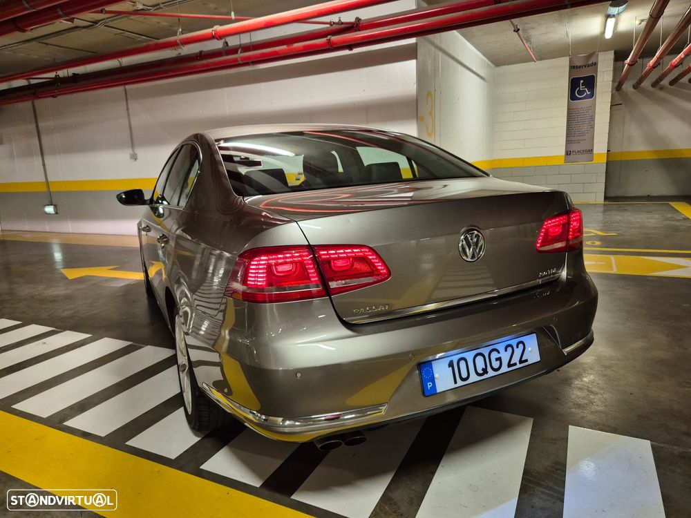 VW Passat 2.0 TDI BlueMotion Highline - 14