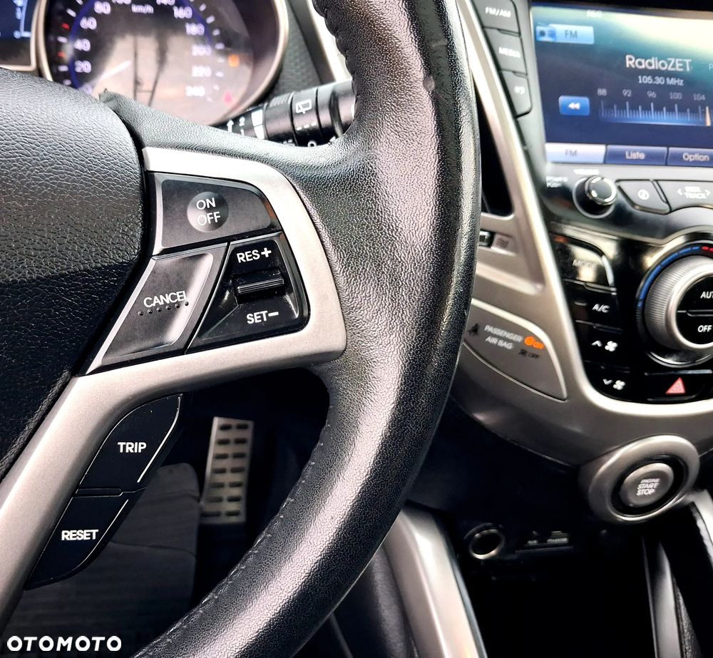 Hyundai Veloster 1.6 Premium - 32