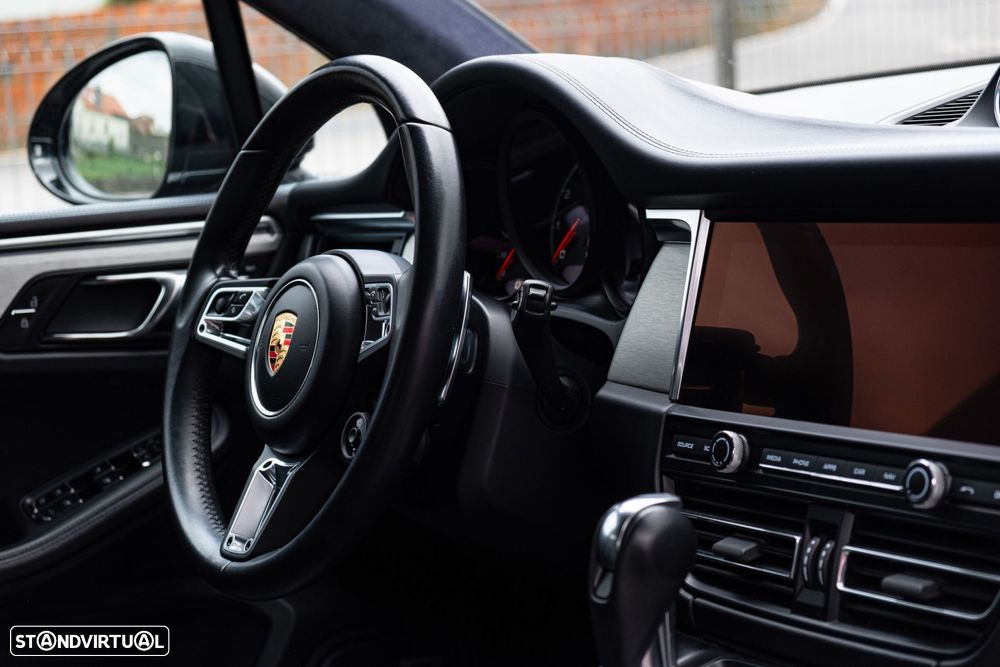 Porsche Macan Turbo - 38