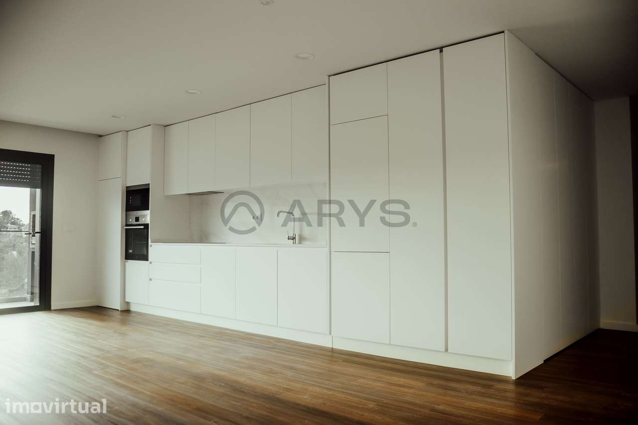 Apartamento em Ferreiros, Varanda com Churrasqueira - Grande imagem: 2/25