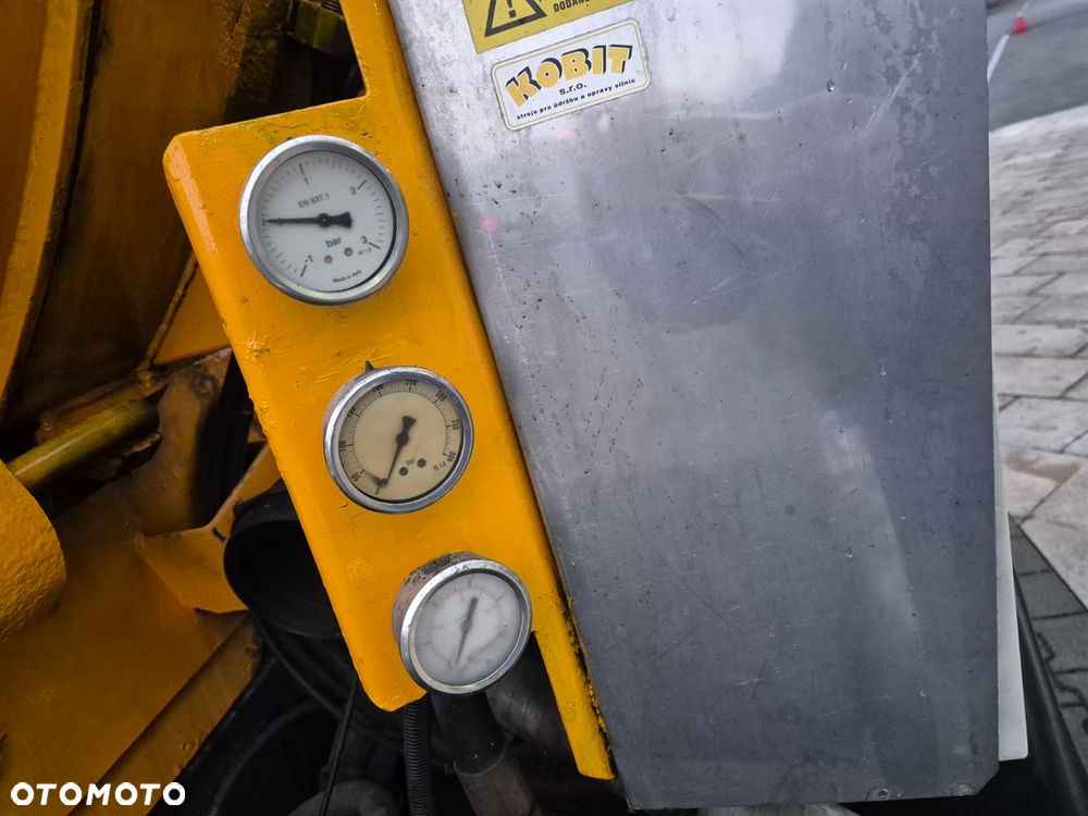 Renault PREMIUM DXI LANDER D 370 / WÓŻ ASENIZACYJNY / 12M3 / 3M3 WODA / WUKO / POMPY JUROP / JEDEN WŁAŚCICIEL / EURO 4 / SERWISOWANY / MOCNA POMPA / ADR - 27