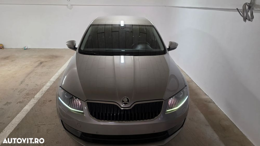 Skoda Octavia 1.6 TDI DSG Style - 7