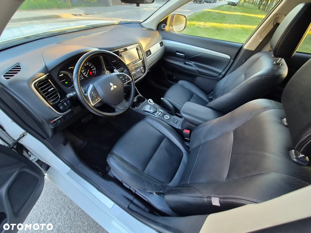 Mitsubishi Outlander - 24
