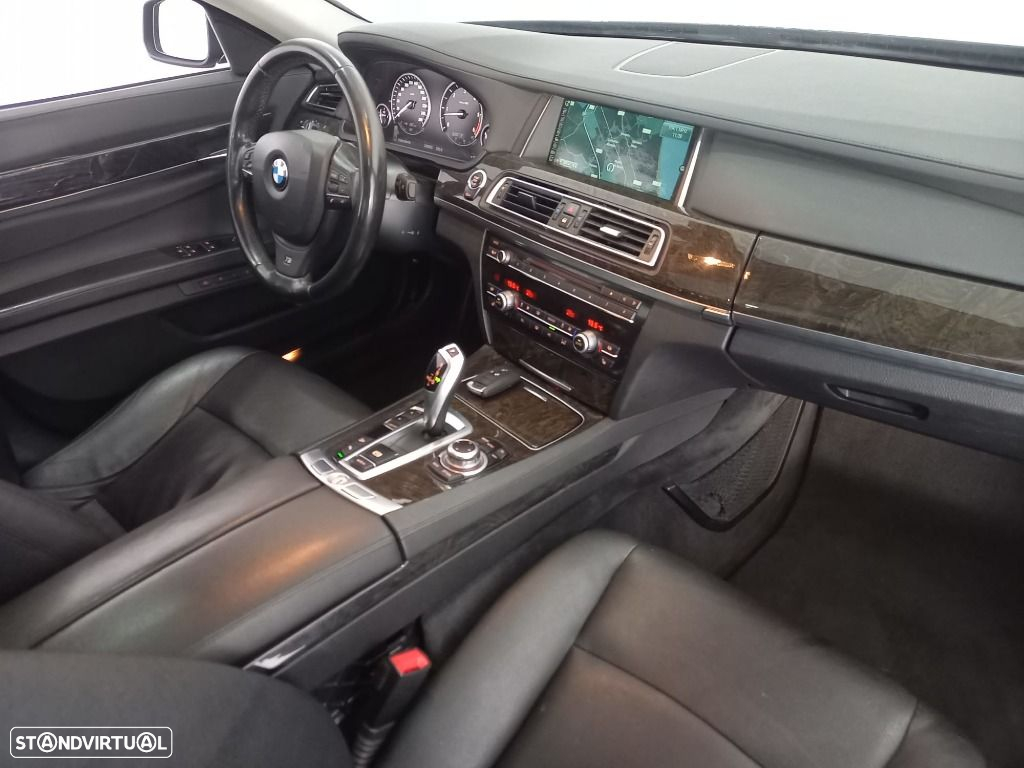 BMW 740 d xDrive - 18
