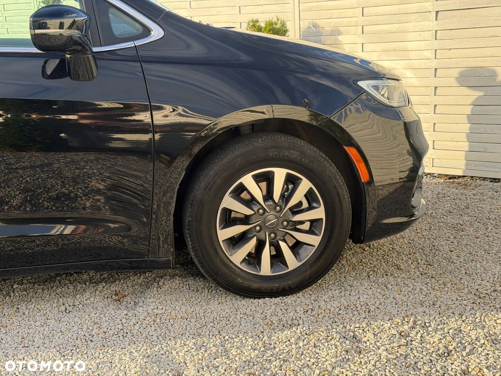 Chrysler Pacifica - 30