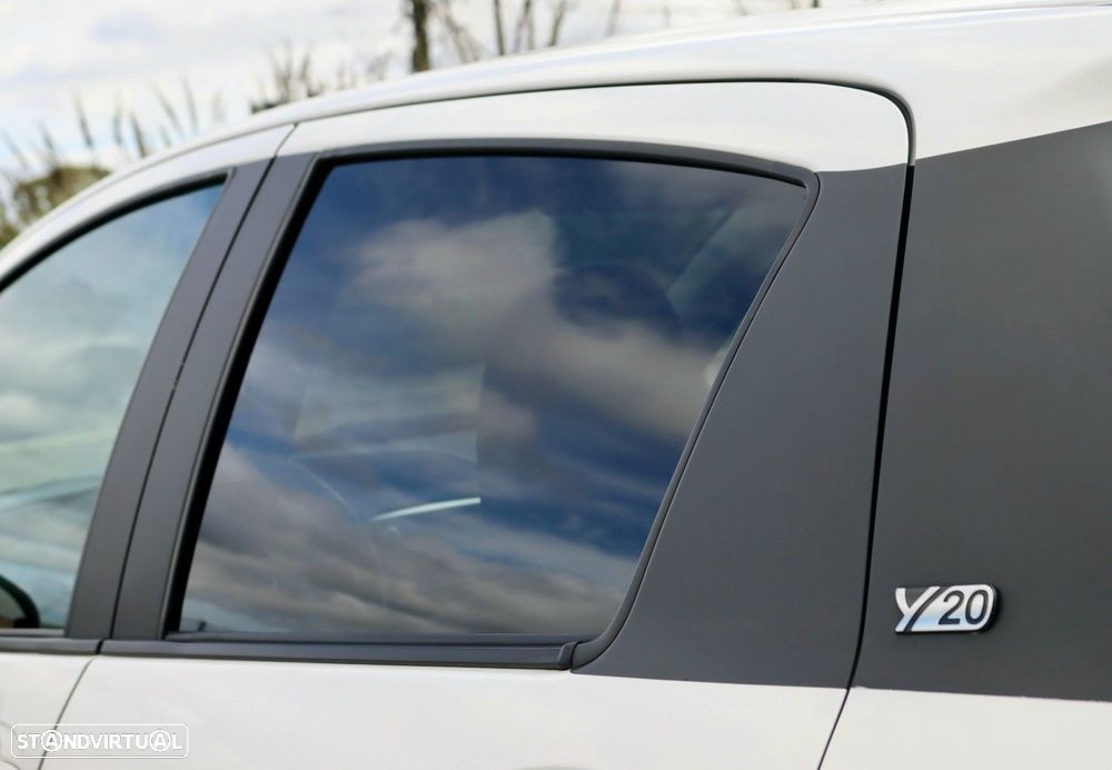 Toyota Yaris 1.5 HSD 20 Anos - 9