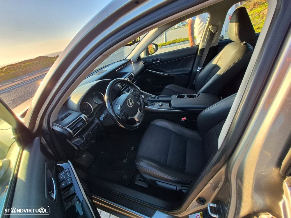 Lexus IS 300H Executive - 16