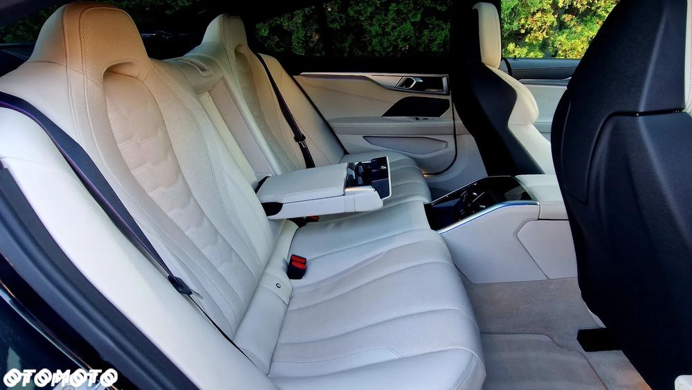 BMW Seria 8 - 27
