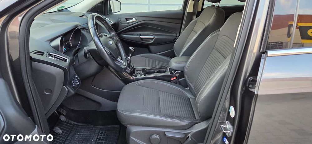 Ford Kuga 1.5 EcoBoost 2x4 Titanium - 32