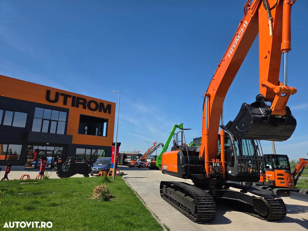 Hitachi ZX250LCN-6, 2020, 9.449h, 27,3t, cupa 1,55mc, Ingust latime 2,99m, camera spate, camere laterale, inst picon, consum mediu 9,8l/h, ridica 13t, motor Isuzu 173CP, 3 pompe hidr HITACHI, 3 camere, produs in JAPONIA, leasing 4 ani-PROMOTIE 68.900 EUR+tva - 17
