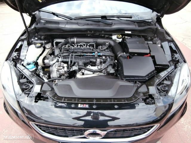 Volvo V40 2.0 D2 R-Design - 36